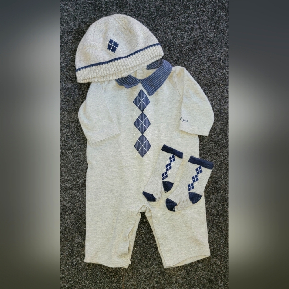 Janie & Jack baby boy holiday outfit. 0-3 months. Grey Argyle Set.